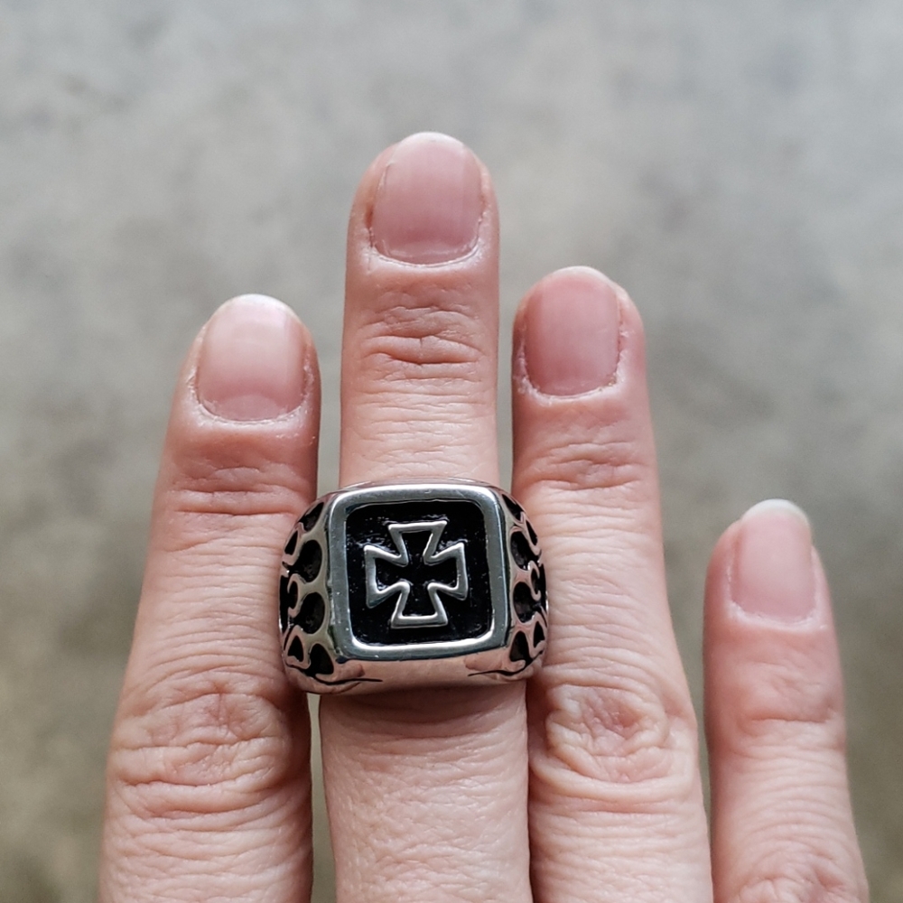 Stainless steel ring with cross in the middle